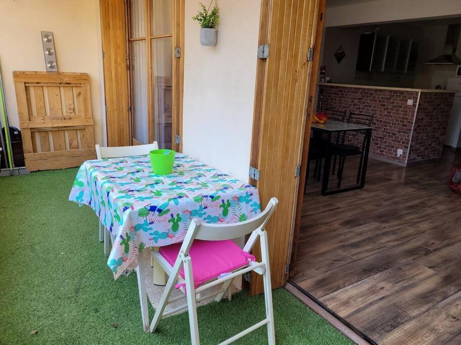 Ferienwohnung Au Calme, 200M Du Centre T2 Avec Balcon Et Parking Cassis Exterior foto